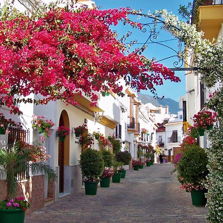 Exceptional Beachfront Complex With Pool In Costalita, Estepona Exterior foto