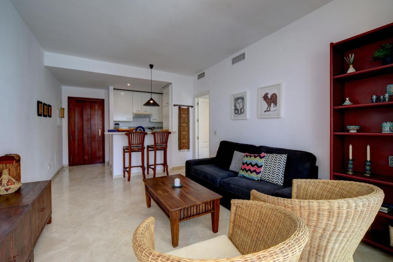 Exceptional Beachfront Complex With Pool In Costalita, Estepona Exterior foto