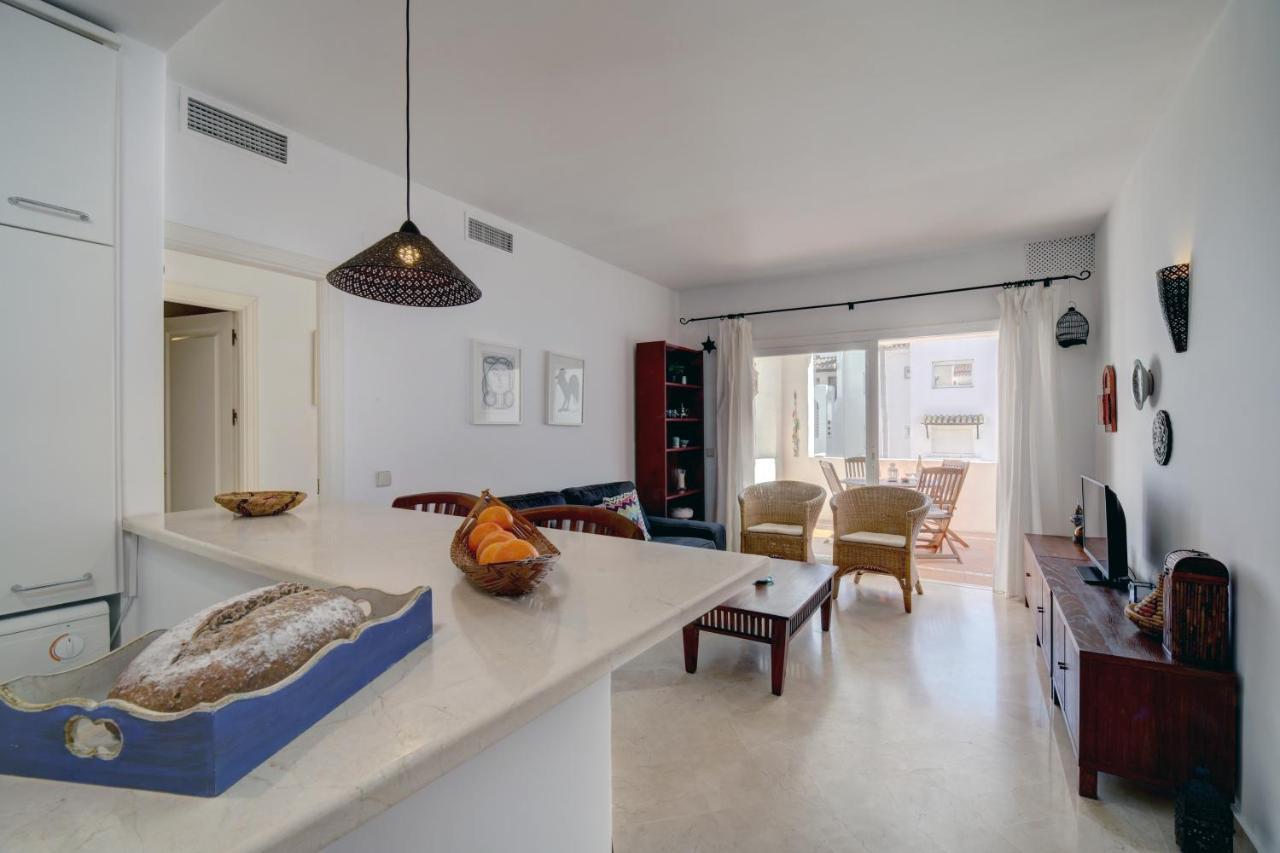 Exceptional Beachfront Complex With Pool In Costalita, Estepona Exterior foto