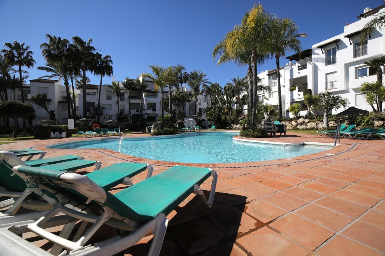 Exceptional Beachfront Complex With Pool In Costalita, Estepona Exterior foto